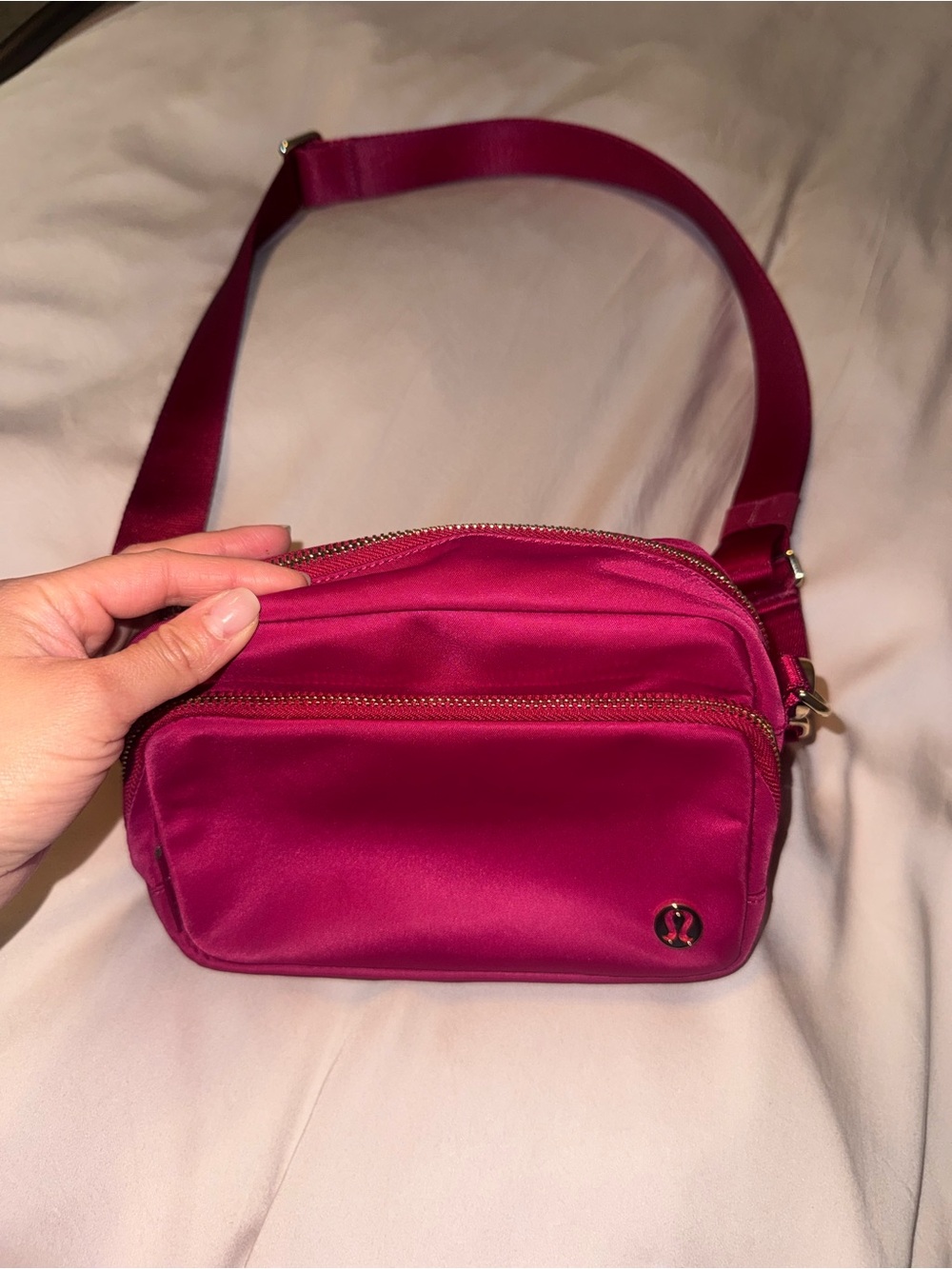 lululemon athletica Everywhere Crossbody Bag Metal Hardware Berry Rumble/GOLD - Picture 4 of 16